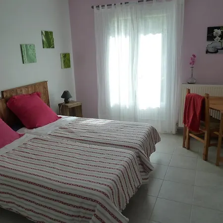 Des Monges Гостевой дом Систерон