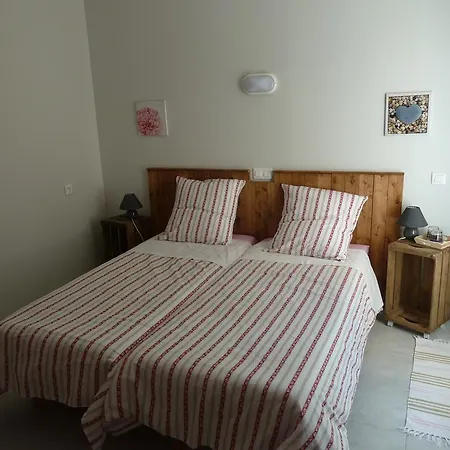 Des Monges Гостевой дом Систерон